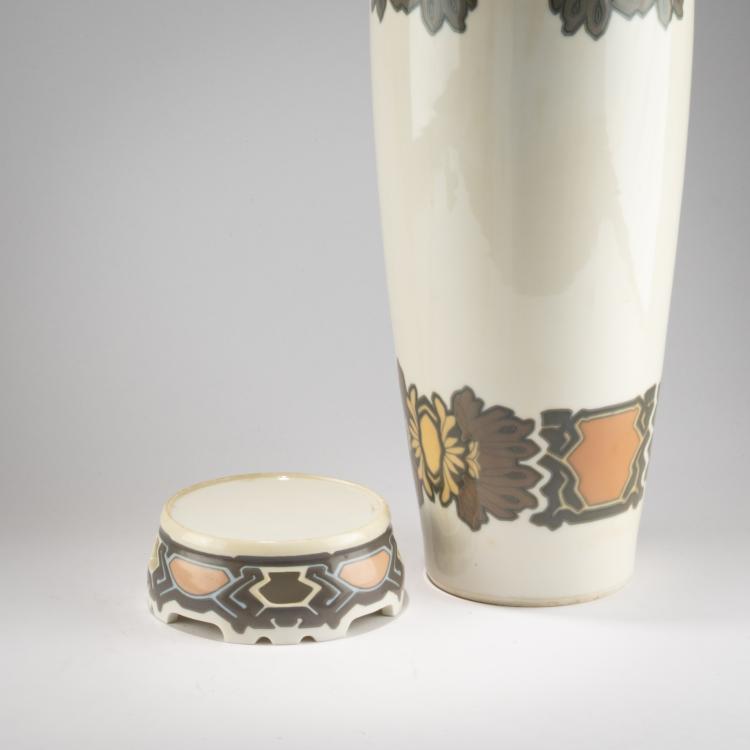 Bild 2 zu Objekt, Hohe Vase 'Chrysanthemen' mit Fu&szlig;, 1906, Theodor Schmuz-Baudiss, Berlin, KPM, 