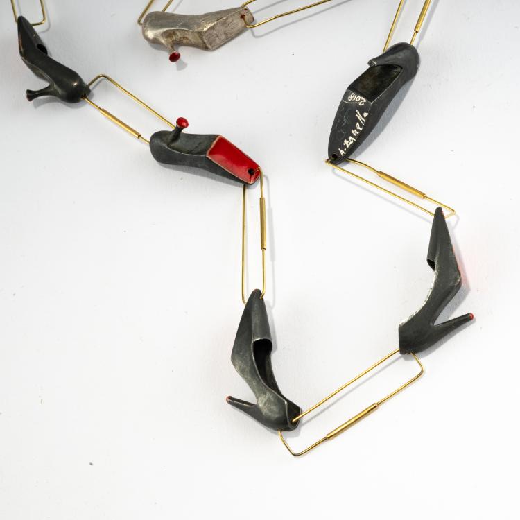 Bild 2 zu Objekt, Halskette 'My shoes', 2018, Annamaria Zanella, 