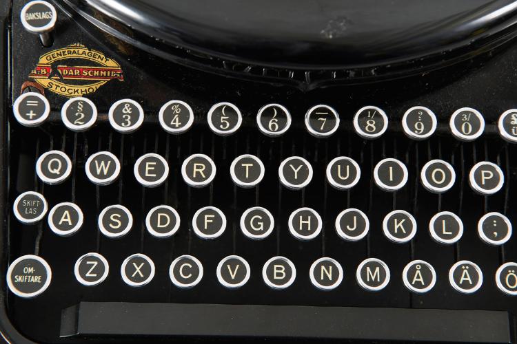 Bild 1 zu Objekt, Schreibmaschine 'Underwood Noiseless Portable', 1920/30er Jahre, Underwood, John T. , New York, 122C 8