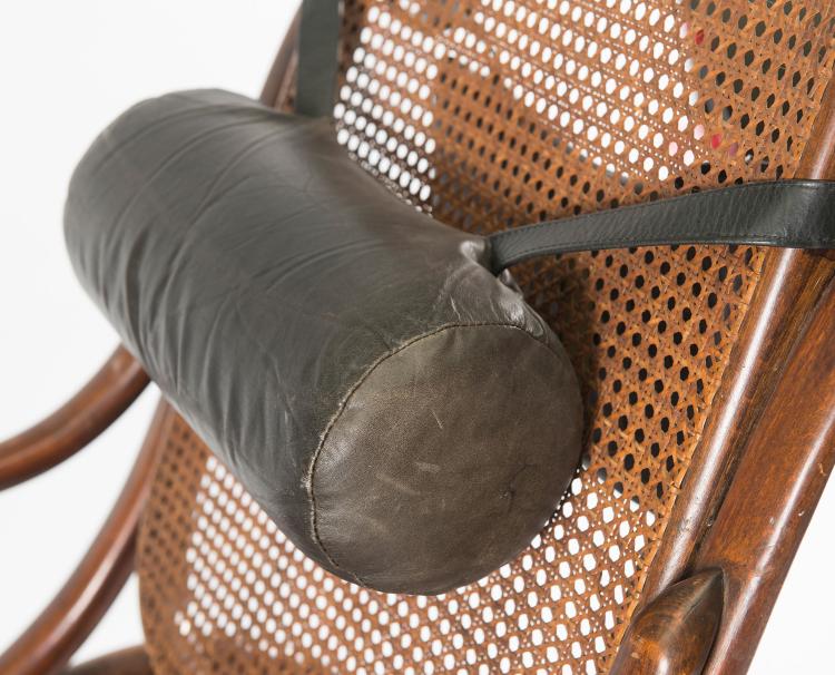 Bild 3 zu Objekt, Rocking chair with stowable footstool, c1890, Thonet, Wien, 122C 1