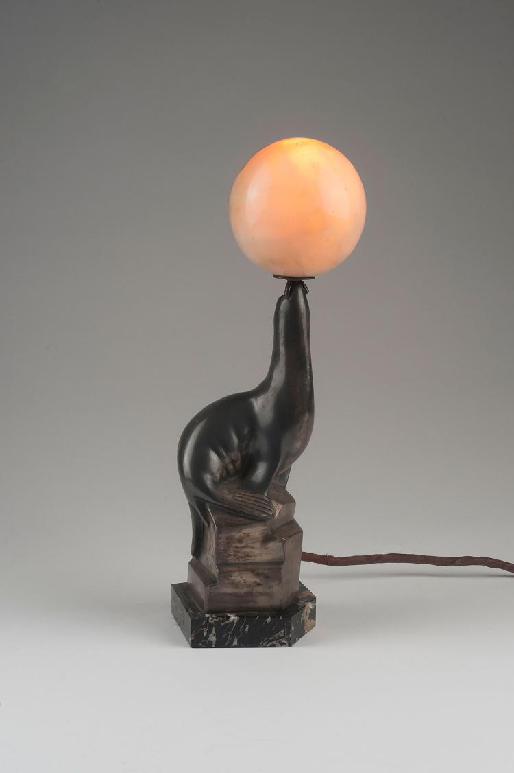 Bild 1 zu Objekt, 'Seal' table light, c1930, Benoit, G., 123 793