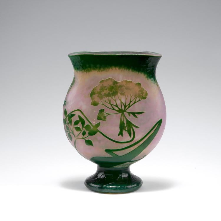 Bild 1 zu Objekt, 'Grande berce des pr&eacute;s' martel&eacute; vase, c1898, Daum Fr&egrave;res, Nancy, 123 14