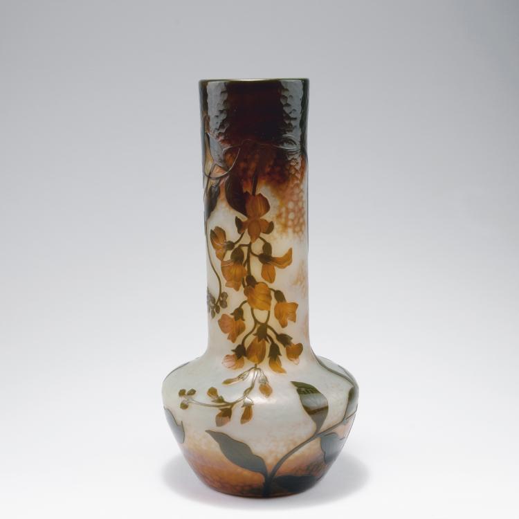 Hauptbild zu Objekt, 'Glycines' martele vase, c1898, Daum Fr&egrave;res, Nancy, 123 15