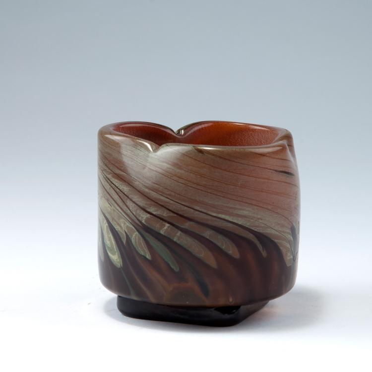 Bild 1 zu Objekt, 'Renoncules' marqueterie vase, c1900, Gall&eacute;, Emile, Nancy, 123 65