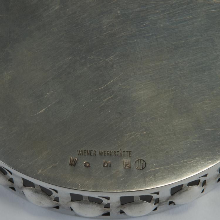 Bild 3 zu Objekt, Pair of coasters, c1909, Josef Hoffmann, Wiener Werkst&auml;tte, 124A 9