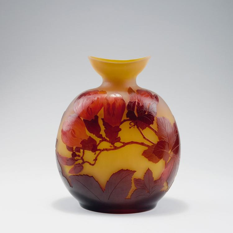 Hauptbild zu Objekt, Tall 'Magnolia' vase, 1920s, Gall&eacute;, Emile, Nancy, 123 345
