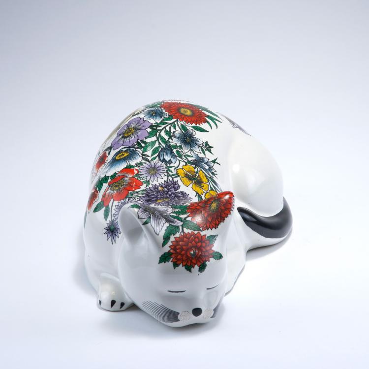 Bild 1 zu Objekt, 'Gatto accovacciato fiorato', 1960/70s, Piero Fornasetti, Fornasetti, Mailand, 122A 116