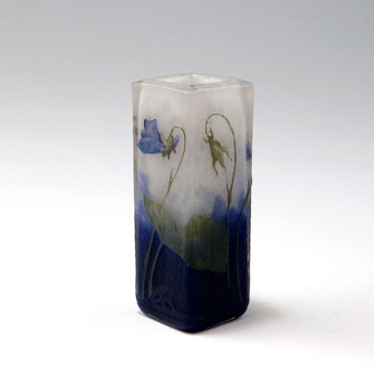 Bild 1 zu Objekt, 'Violettes' vase, c1910, Daum Fr&egrave;res, Nancy, 123 234