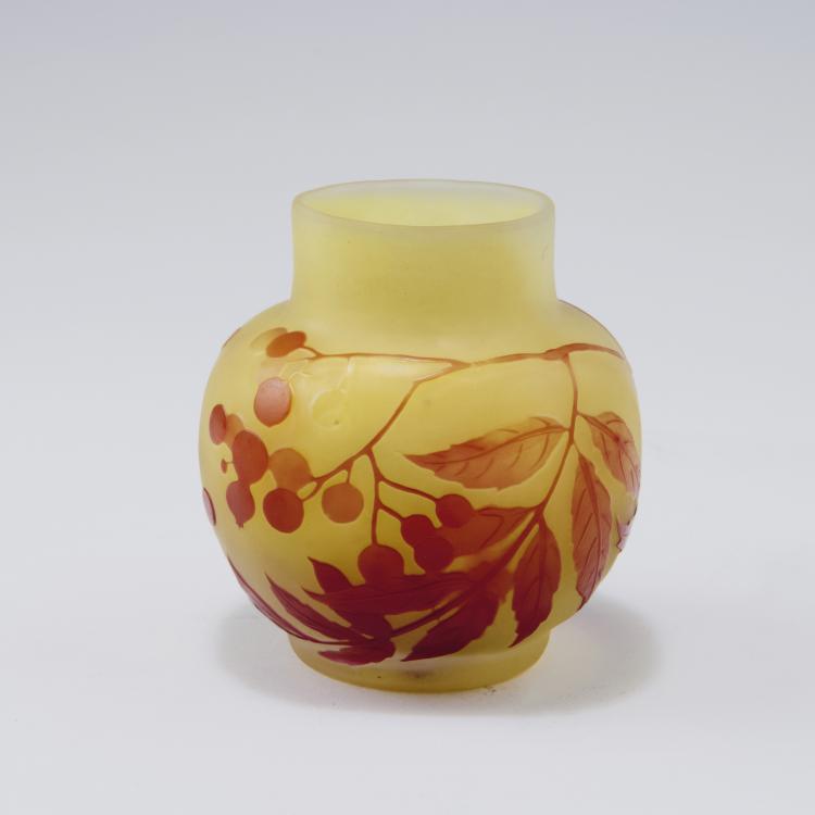 Hauptbild zu Objekt, Small 'Sorbier' vase, 1906-14, Gall&eacute;, Emile, Nancy, 123 324