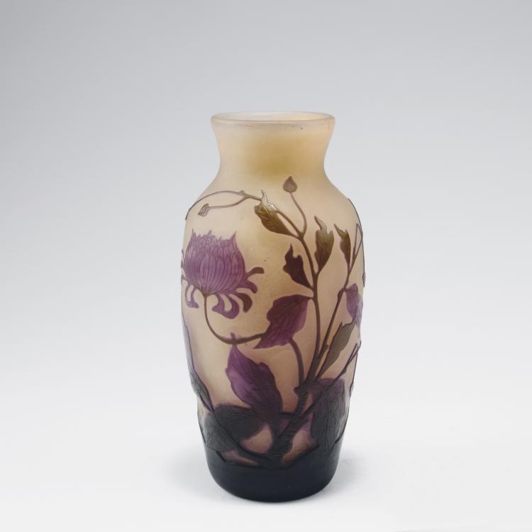 Hauptbild zu Objekt, Vase with Chrysanthemums, 1921-29, Vereinigte Lausitzer Glaswerke, Weisswasser, 123 527