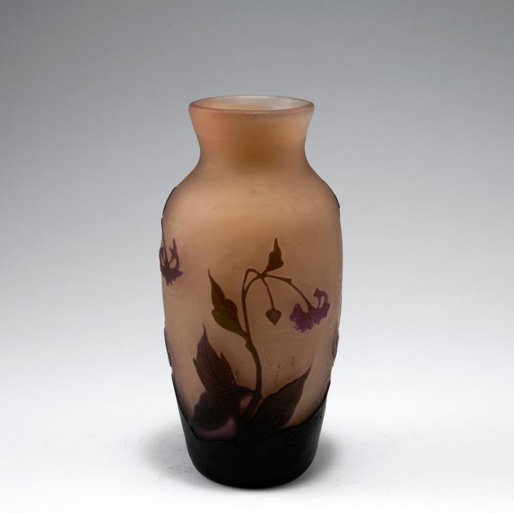 Bild 1 zu Objekt, Vase with Chrysanthemums, 1921-29, Vereinigte Lausitzer Glaswerke, Weisswasser, 123 527