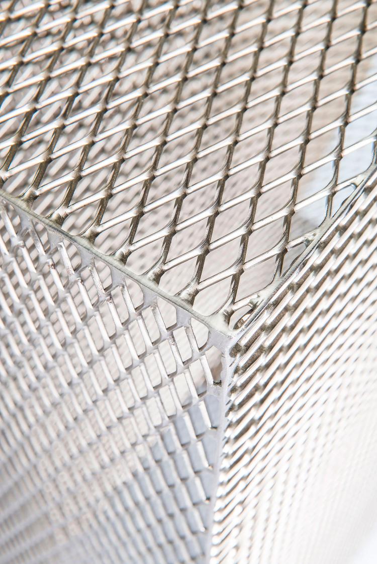 Bild 4 zu Objekt, 'How high the Moon' chair, 1986, Shiro Kuramata, Vitra, Weil am Rhein, 122C 219