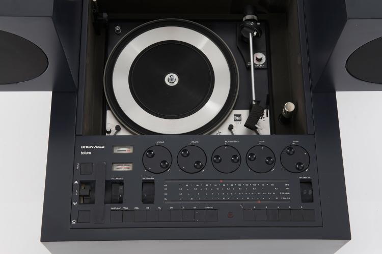 Bild 2 zu Objekt, 'RR 130 - Totem' stereo system, 1970, Mario Bellini, Brionvega, Mailand, 122A 242