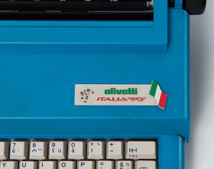 Bild 7 zu Objekt, Three 'Italia WM 1990' typewriters, c1990, Marco Cecioni, Olivetti, Ivrea, 122A 319
