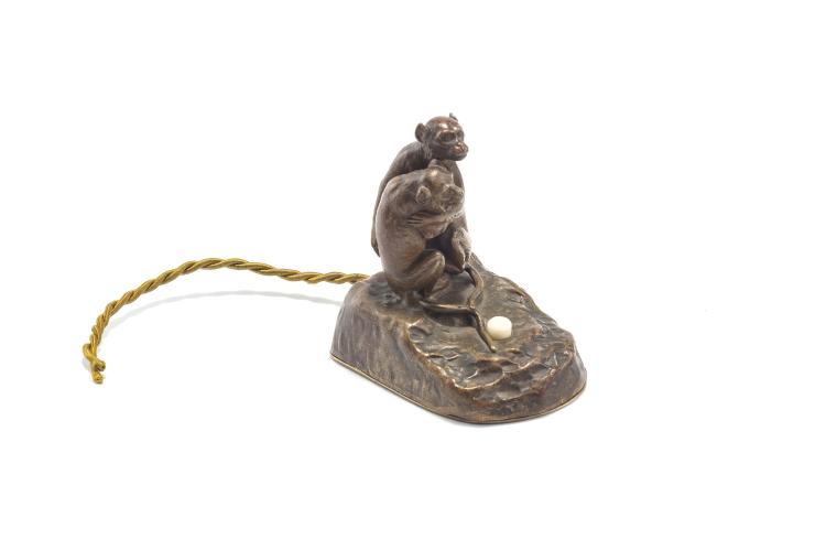 Hauptbild zu Objekt, 'Monkeys' electric table bell, 1920s, Frankreich (zugeschrieben), 123 639