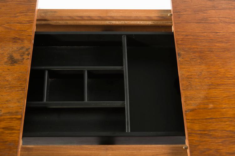 Bild 2 zu Objekt, Sofa- / N&auml;htisch, 1950er Jahre, D&auml;nemark, 125B 184