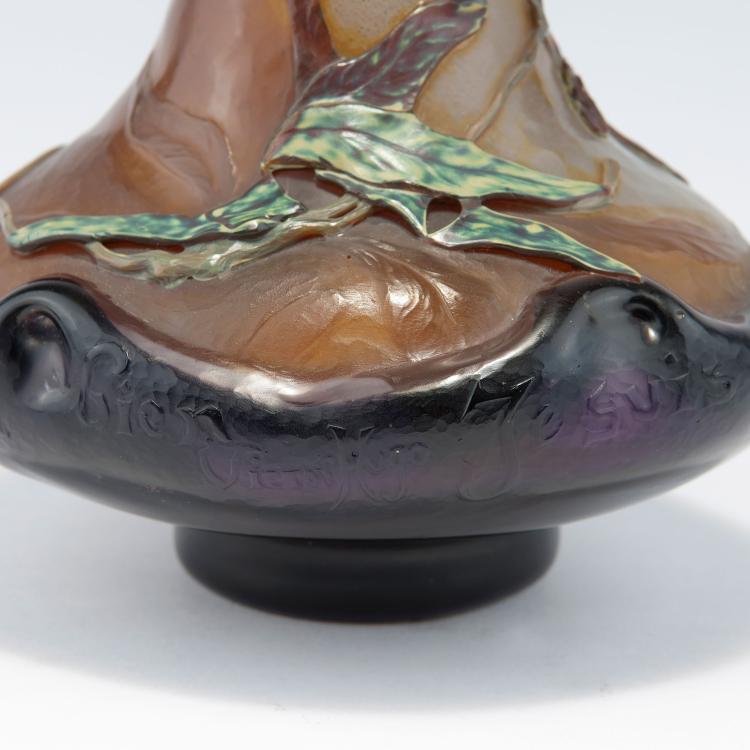 Bild 1 zu Objekt, Important Marqueterie vase 'La Girofl&eacute;e des Murailles' with a quote by Victor Hugo, c1900, Gall&eacute;, Emile, Nancy, 123 59