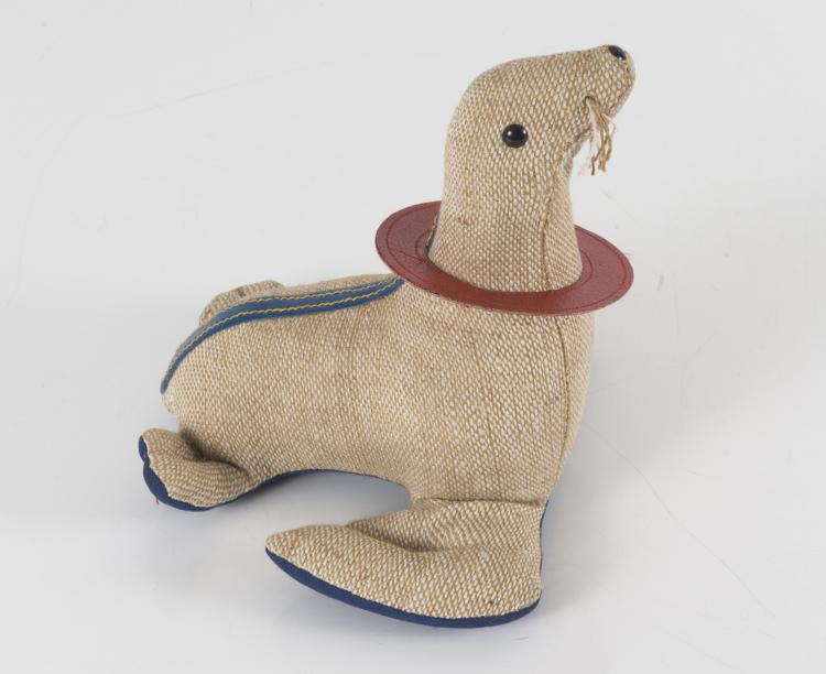 Bild 1 zu Objekt, Babyrobbe, 1971, Renate M&uuml;ller, M&uuml;ller, Renate, Therapeutisches Spielzeug, Sonneberg, 125B 333
