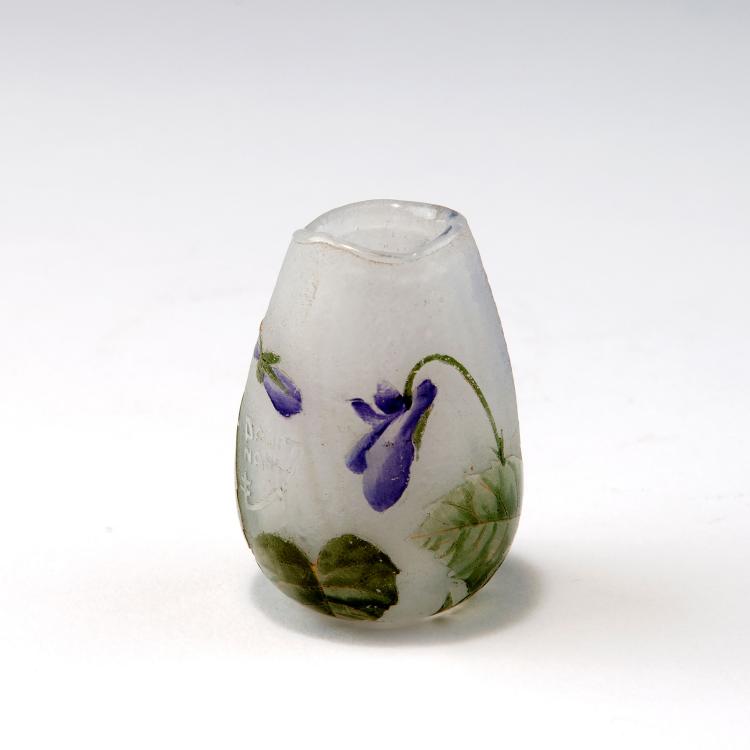 Bild 1 zu Objekt, Miniature 'Violettes' vase, c1910, Daum Fr&egrave;res, Nancy, 123 236