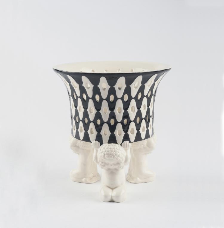 Hauptbild zu Objekt, Centrepiece, c1910, Michael Powolny, Vereinigte Wiener und Gmundner Keramik, 123 741