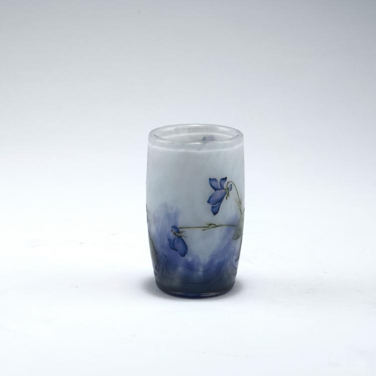 Bild 1 zu Objekt, Small 'Violettes' vase, c1910, Daum Fr&egrave;res, Nancy, 123 238