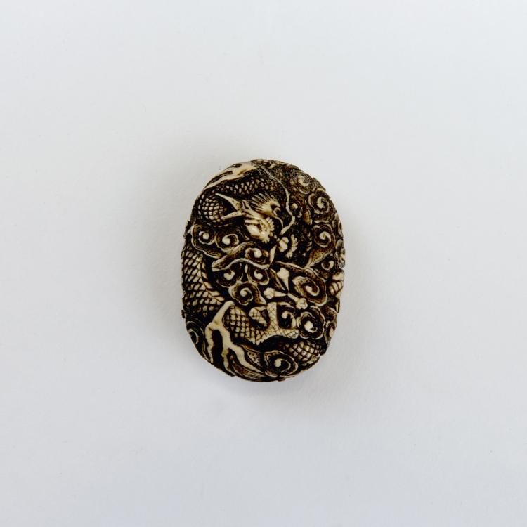 Hauptbild zu Objekt, Netsuke mit Drachen, Japan, 124B 209