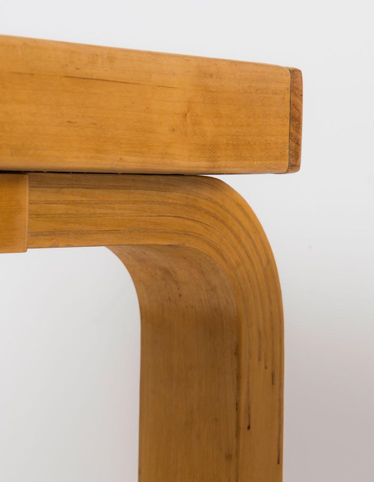 Bild 2 zu Objekt, Zwei Beistelltische '81', 1933, Alvar Aalto, Artek, Helsinki (zugeschrieben), 125B 169
