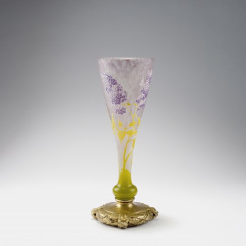 Vase mit vergoldeter Bronzemontierung 'Lilas, papillon et abeille', um 1910
