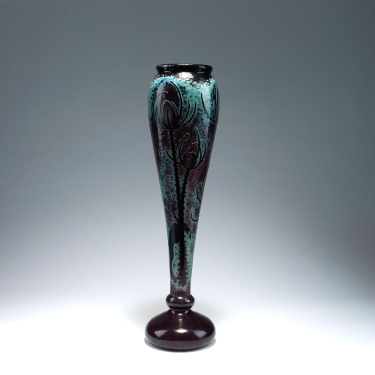 Bild 1 zu Objekt, Tall 'Card&egrave;re sauvage' Martel&eacute; vase, 1900-03, Henri Berg&eacute;, Daum Fr&egrave;res, Nancy, 123 184