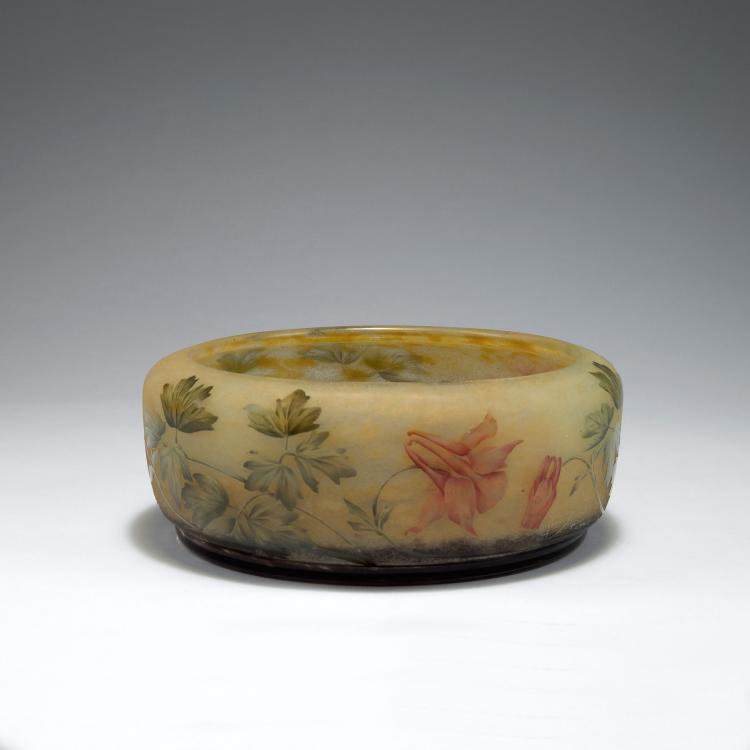 Bild 1 zu Objekt, 'Ancolies' bowl, c1910, Daum Fr&egrave;res, Nancy, 123 246