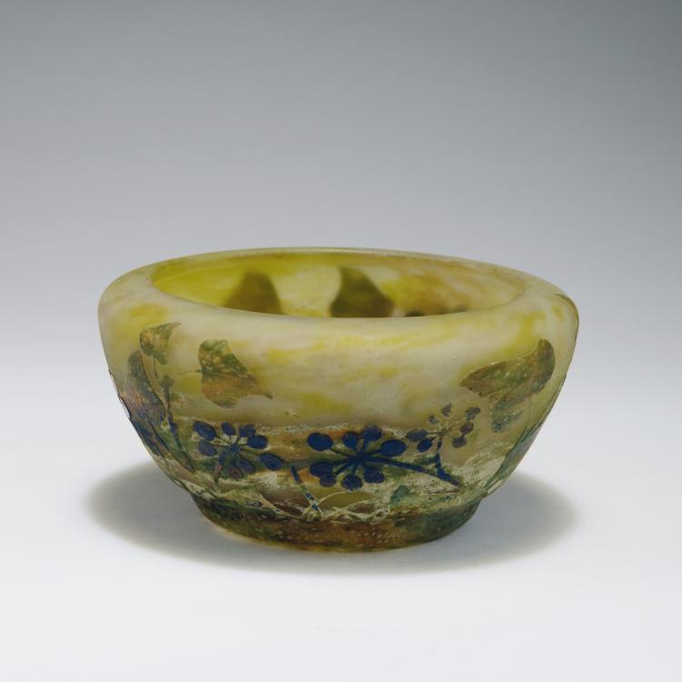 Hauptbild zu Objekt, 'Je meurs o&ugrave; je m'attache' bowl, 1910, Daum Fr&egrave;res, Nancy, 123 220