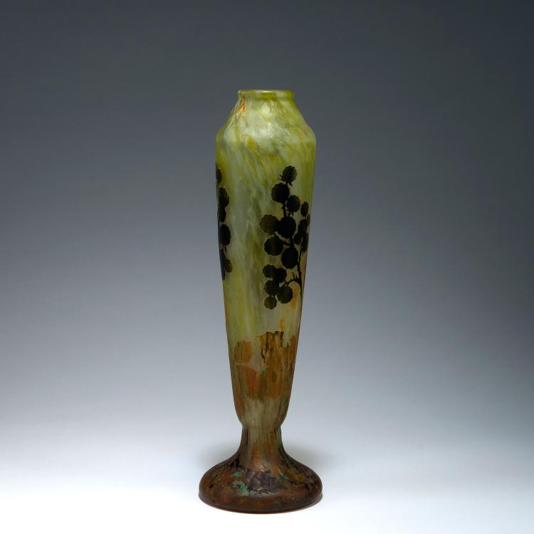 Bild 1 zu Objekt, 'M&ucirc;res' vase, c1910, Daum Fr&egrave;res, Nancy, 123 248