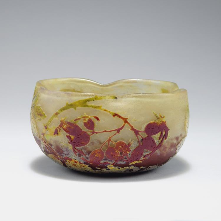 Hauptbild zu Objekt, 'Les fruits rouges de l'&eacute;glantier' bowl, 1905-10, Daum Fr&egrave;res, Nancy, 123 197