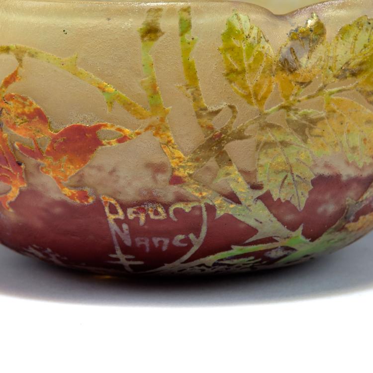 Bild 2 zu Objekt, 'Les fruits rouges de l'&eacute;glantier' bowl, 1905-10, Daum Fr&egrave;res, Nancy, 123 197