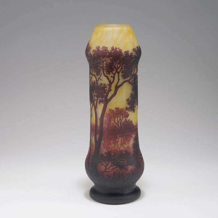Hauptbild zu Objekt, Tall 'Paysage lacustre' vase, 1910, Daum Fr&egrave;res, Nancy, 123 222