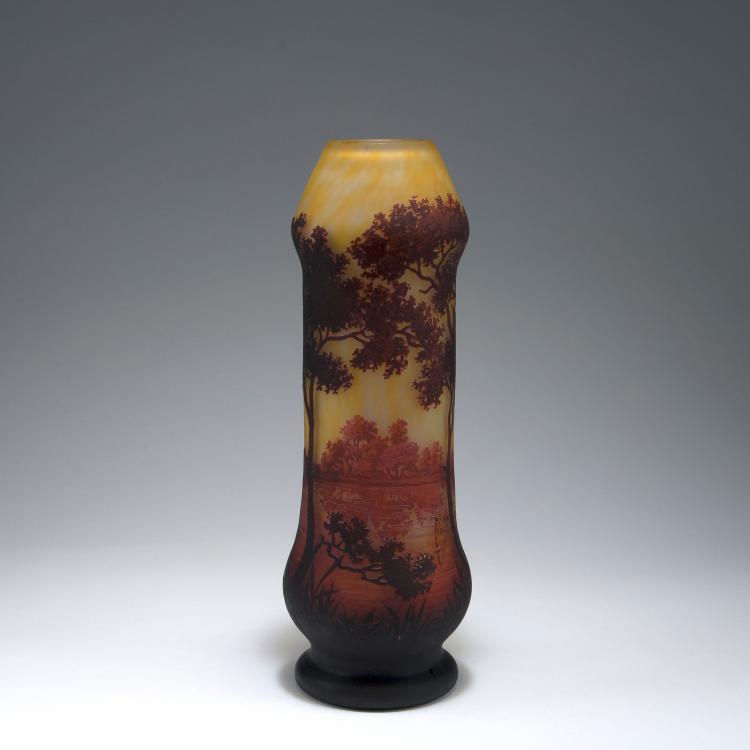 Bild 1 zu Objekt, Tall 'Paysage lacustre' vase, 1910, Daum Fr&egrave;res, Nancy, 123 222