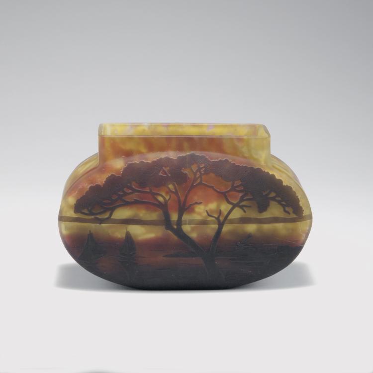 Hauptbild zu Objekt, 'Voiliers, soleil couchant' jardiniere, c1910, Daum Fr&egrave;res, Nancy, 123 250