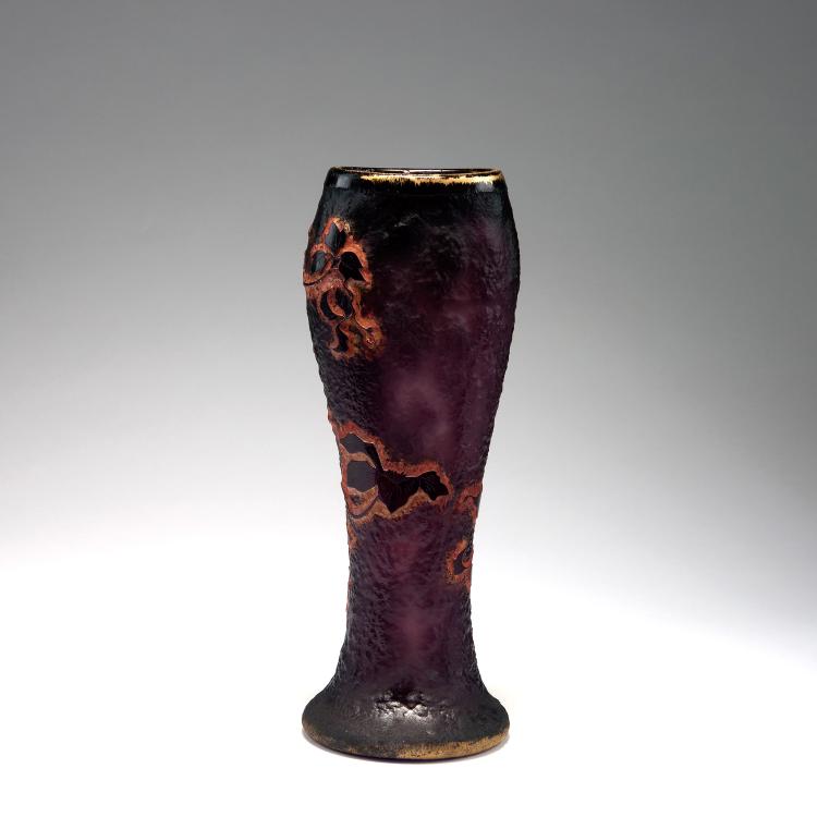 Bild 1 zu Objekt, 'Cl&eacute;matites et papillon' vase, c1892, Daum Fr&egrave;res, Nancy, 123 168