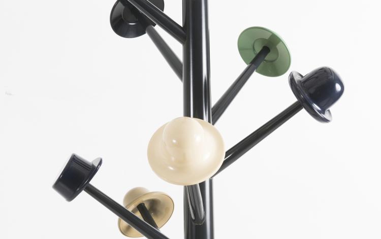 Bild 1 zu Objekt, Garderobe 'Albero dei Cappelli', 1978, Ugo Nespolo, Origlia, Savigliano, 125B 470