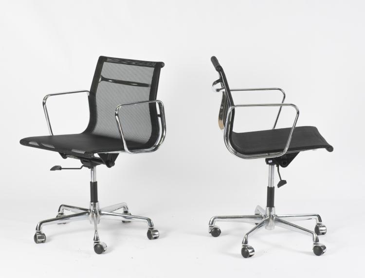 Bild 1 zu Objekt, Zwei Armlehnst&uuml;hle aus der 'Aluminium Group'-Serie, 1958, ICF Cadsana, Mailand, 125B 301