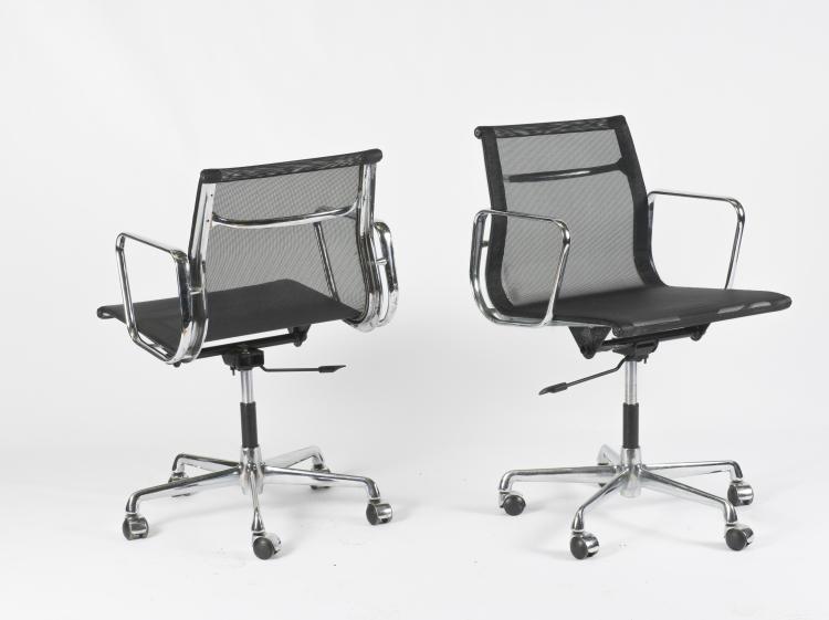 Bild 2 zu Objekt, Zwei Armlehnst&uuml;hle aus der 'Aluminium Group'-Serie, 1958, ICF Cadsana, Mailand, 125B 301