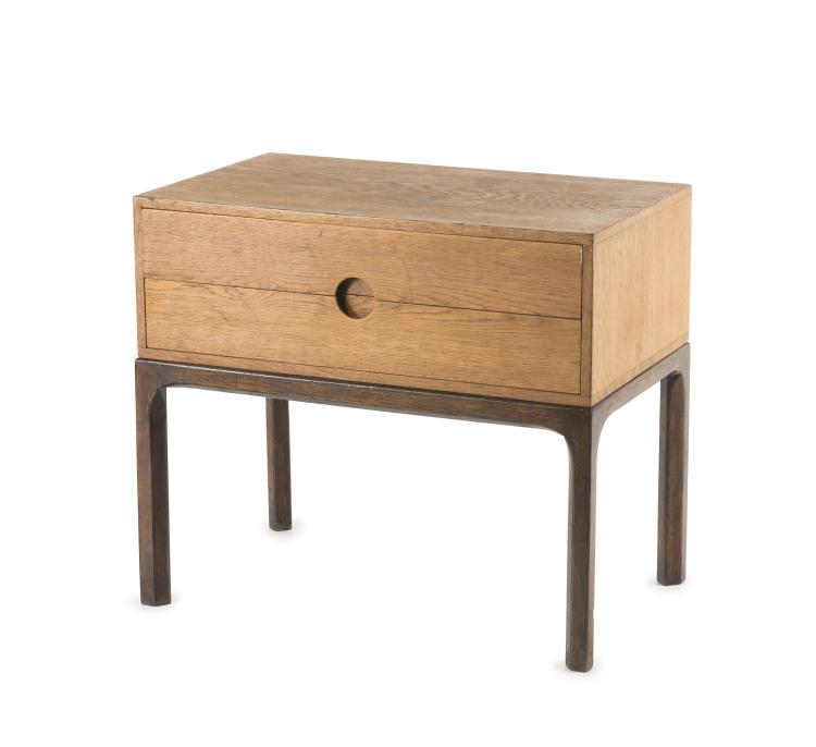 Bild 1 zu Objekt, Bedside table, c1960 , Aksel Kjersgaard, Odder M&oslash;belfabrik, D&auml;nemark, 125B 235