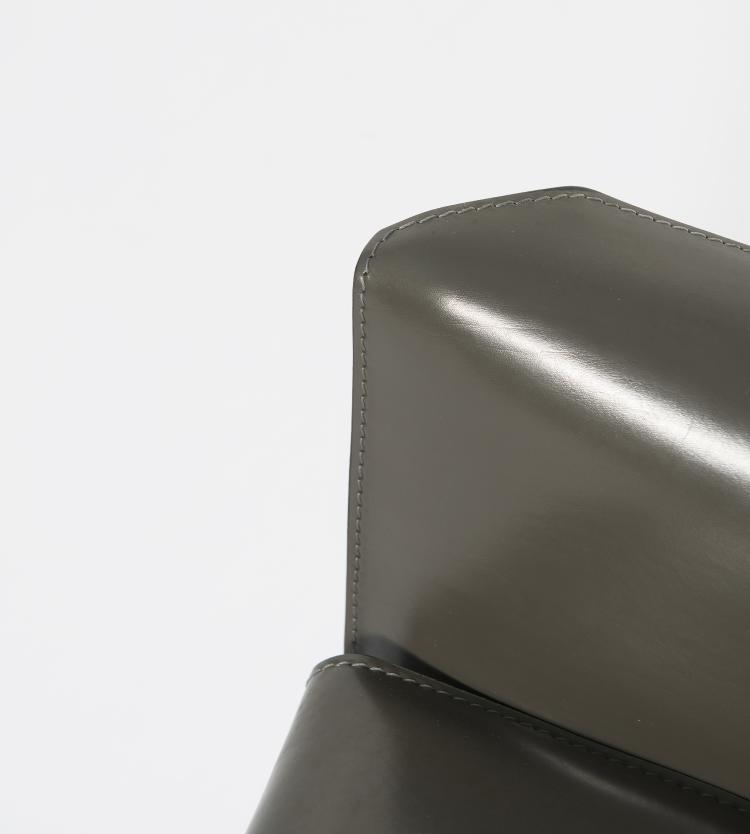 Bild 4 zu Objekt, Vier Armlehnsessel 'Cab 414', 1982, Mario Bellini, Cassina, Mailand, 125B 474