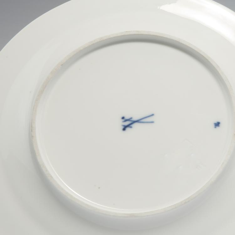Bild 2 zu Objekt, Eight 'Whiplash' biscuit plates, 1903-04, Henry van de Velde, Mei&szlig;en, KPM, 126 826