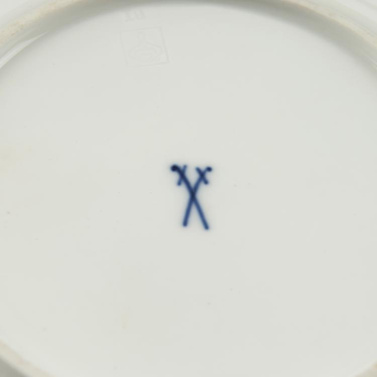 Bild 3 zu Objekt, Eight 'Whiplash' biscuit plates, 1903-04, Henry van de Velde, Mei&szlig;en, KPM, 126 826