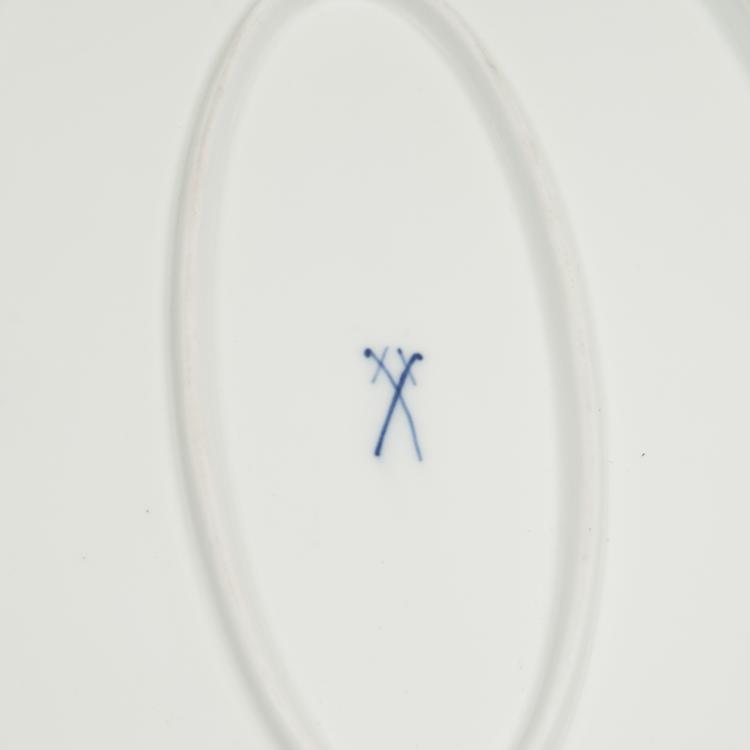 Bild 2 zu Objekt, Two oval 'Whiplash' serving platters, 1903-04, Henry van de Velde, Mei&szlig;en, KPM, 126 830