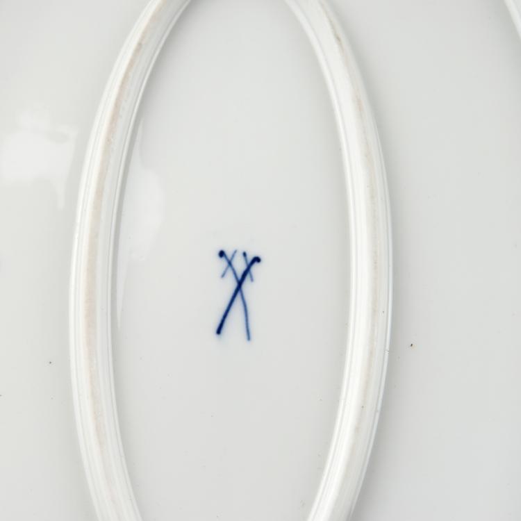 Bild 3 zu Objekt, Two oval 'Whiplash' serving platters, 1903-04, Henry van de Velde, Mei&szlig;en, KPM, 126 830