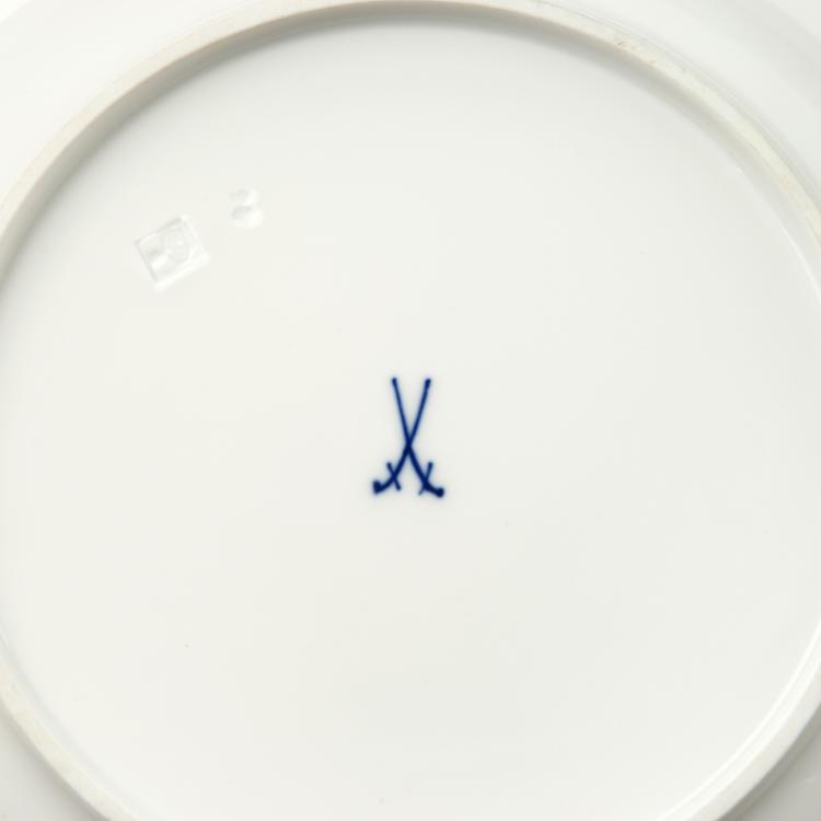 Bild 4 zu Objekt, Eight 'Whiplash' soup plates and four dining plates, 1903-04, Henry van de Velde, Mei&szlig;en, KPM, 126 836