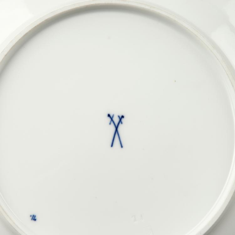 Bild 7 zu Objekt, Eight 'Whiplash' soup plates and four dining plates, 1903-04, Henry van de Velde, Mei&szlig;en, KPM, 126 836