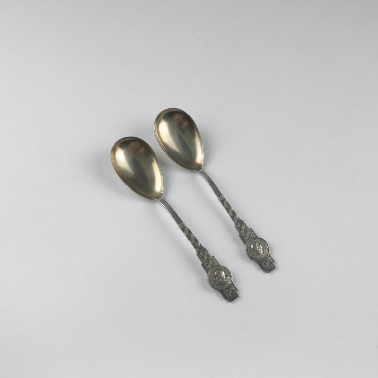 Hauptbild zu Objekt, Two 'Tristan and Iseult' serving spoons, 1903, Adolph Amberg, Bruckmann & S&ouml;hne, Heilbronn, 126 531